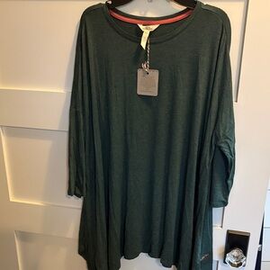 Women’s Green Matilda Jane green long sleeve top.